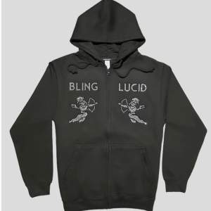 säljer min zip hoodie från blinglucid eftersom att den aldrig kommit till användning. ny pris 699.