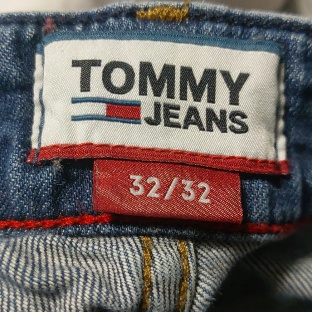 Storlek 32/32 Färg blå aktig Märke Tommy jeans /             Tommy Hilfiger . Jeans & Byxor.