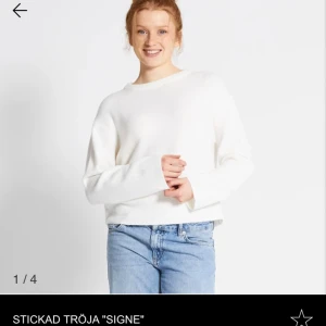 Vit stickad fårn lager - Slutsåld i storlek s, använd ca 1 gång💕