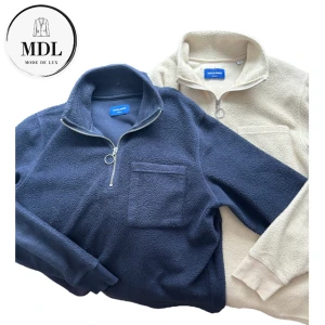 Jack & Jones - halv zip - Säljer dessa otroligt sköna och softa halvzippar från Jack & Jones. Tröjorna är i bra skick✅ Köp en för 100kr eller båda två för 150kr!🤝🤩 