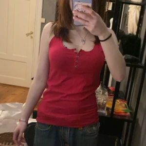 Råsa linne - Jättefint råsa linne med silvriga knappar Jag kan inte läsa vad de e för märke tyvärr😭