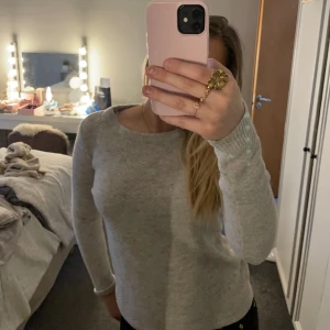 mysig stickad tröja🥰 - används aldrig, samma tröja som jag även säljer fast i mörkgrå💕
