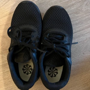 skor  - skor från nike. Använd få gånger 