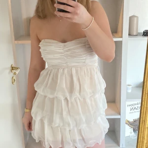 Sommarklänning  - Superfin klänning perfekt till sommaren eller studenten🤩s-m