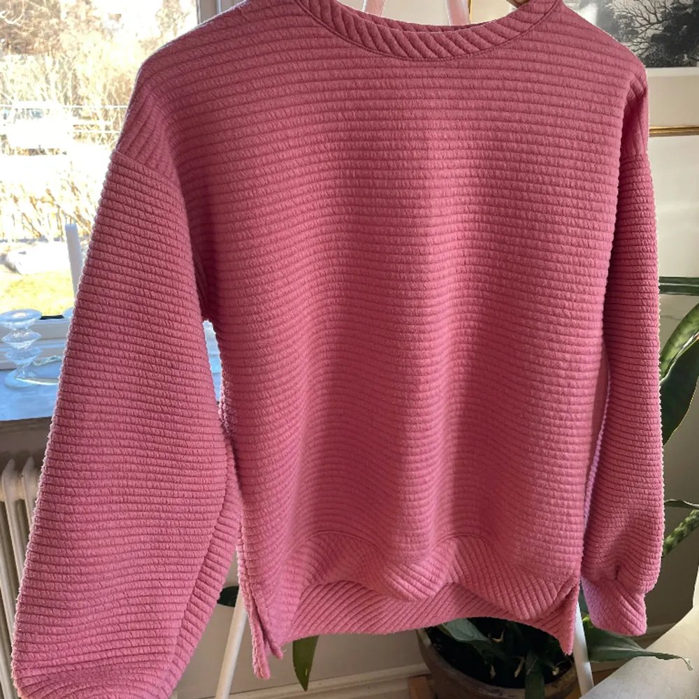 Rosa collage tröja från Zara - storlek S!. Tröjor & Koftor.