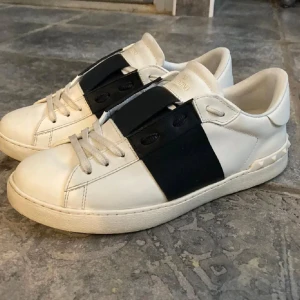 Valentino skor - Valentino open i storlek 42-43 skick 8/10 Bra pris desto snabbare affär
