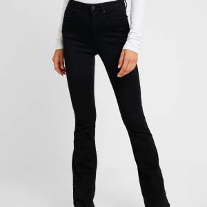 Svarta bootcut jeans från only, Endast provade. Köpte fel storlek 🤍Storlek M längd 30🤍