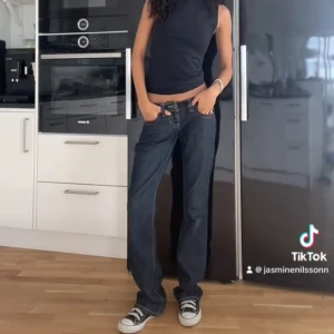 guess jeans - säljer mina fina guess jeans🥰