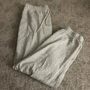 Pieces mjukisbyxor - Pieces mjukisbyxor Storlek: XL Använd fåtal gånger 