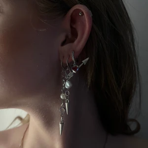 Nya smycken - Jag kommer att släppa nya smycken inom kort.Håll utkik efter smycken som passar till alla tillfällen.Smyckena är i rostfritt stål.Dessa på bilden finns redan att köpa sedan innan.Om ni vill veta mer om dessa smyckena eller de som kommer.Hör av er💕