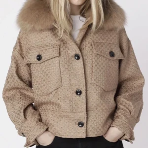 Meotine jacka - Säljer denna Meotine jacka🩷 jackan är i toppen skivk utan slitningar🩷