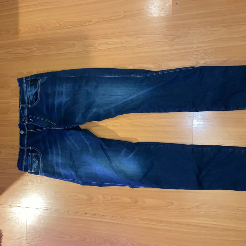 Storlek 32/32: Använda 1 gång säljs pågrund av felköp  Är i nytt skick.. Jeans & Byxor.