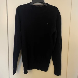 J linderberg merino ull tröja - J linderberg tröja i Merino ull. Den är i nyskick. Storlek L men passar mer S-M