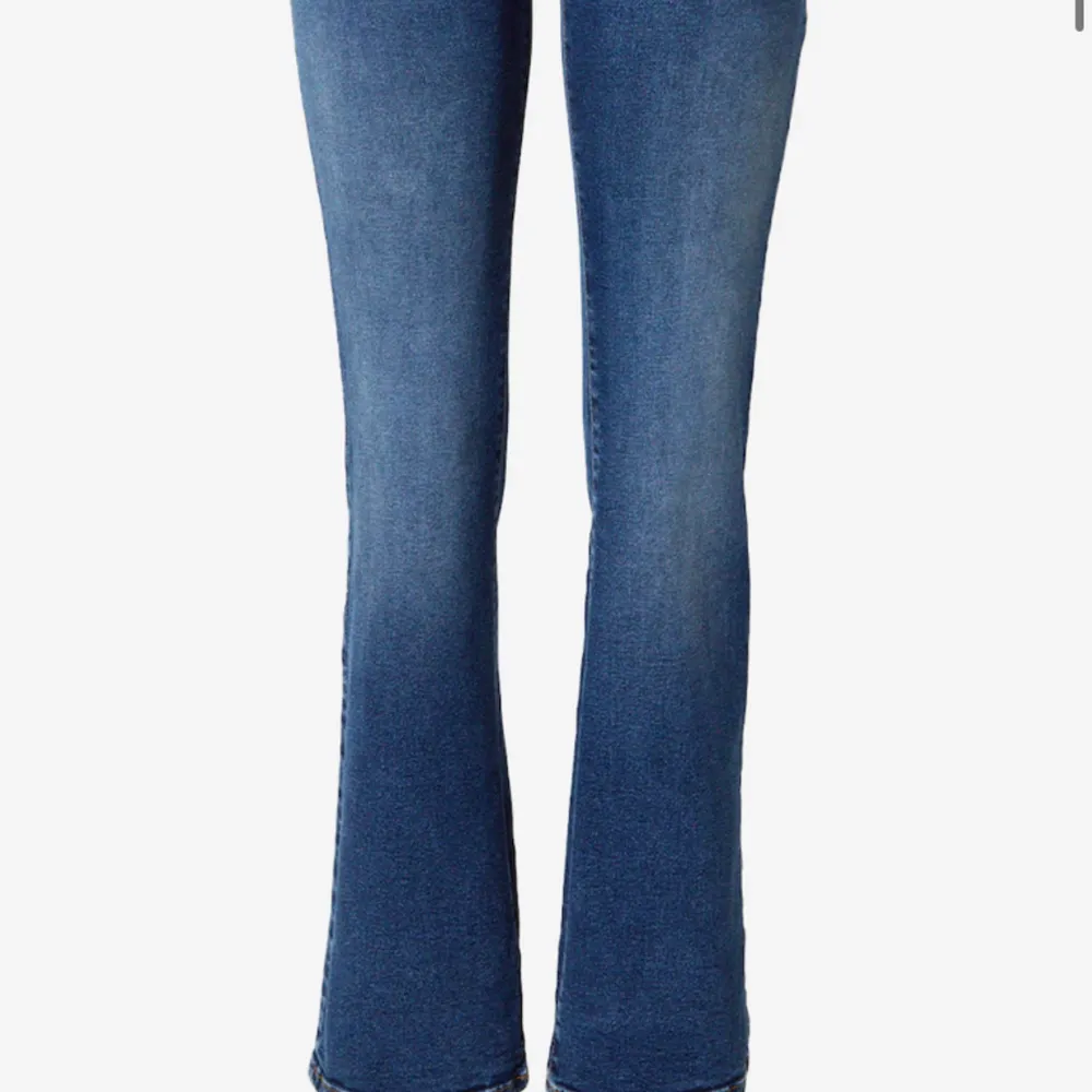 Säljer dessa supersnygga jeans från Ltb i modellen Roxy, säljer pga att de aldrig kommer till användning längre. Hör av dig för frågor eller mer bilder💕. Jeans & Byxor.