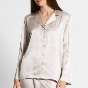 Satin skjorta 💕 - Använd 1 gång, jätte skönt och luftigt material till vardags eller att sova i💕 