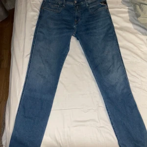 Replay anbass - Säljer nu mina tvärfeta replay anbass i storlek 30/32 Modellen är anbass - hyperflex Nypris 1799 Priset är inte ristat i sten 