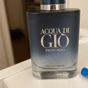 Profondo - En helt underbar sommar parfym är bara öppen för byte.