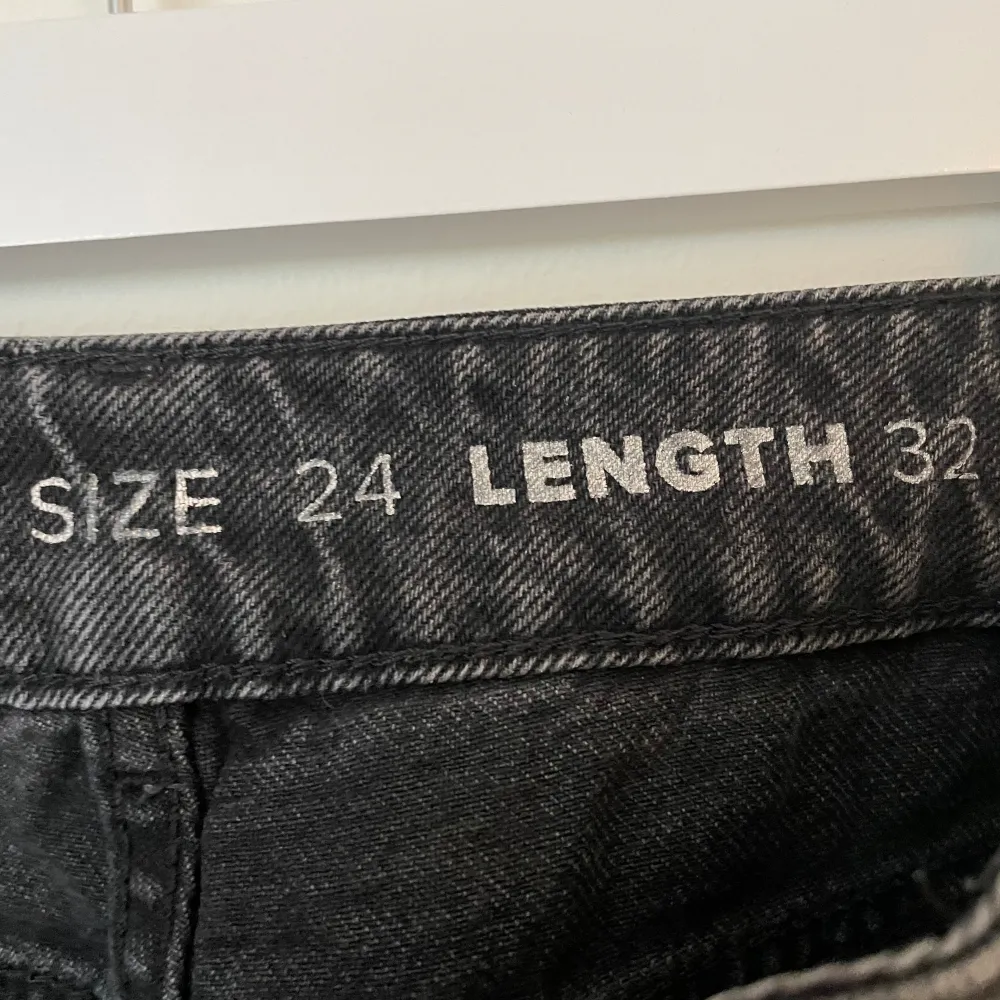 Superfina svarta mom jeans i bra skick. Originalpris 379 kr.🤍. Jeans & Byxor.