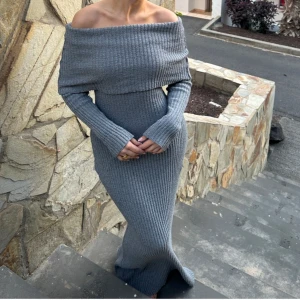 Klänning  - En super fin grå lång klänning! Nypris 800 ❤️