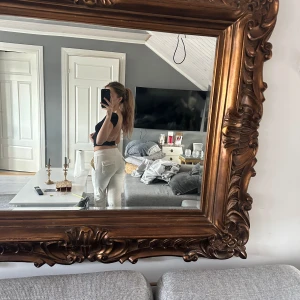 Juicy countour  - Vita Juicy byxor är så sköna och sitter jätte bra säljer pga flytt 🤍