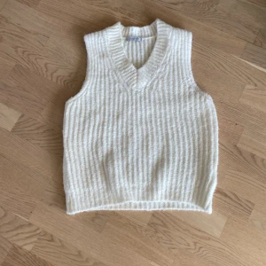 En vit vest - En vit vest man kan ha över en tröja