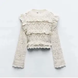 Säljer denna söta stickade tröjan från Zara för ett bra pris! Säljer endast då den inte kommer till andvändning längre, använd 2/3 gånger😊Pris kan diskuteras vid snabb affär!