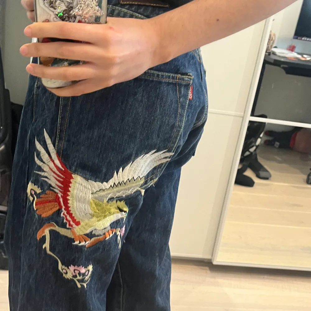 Evisu jeans med broderad fågel. Jeans & Byxor.