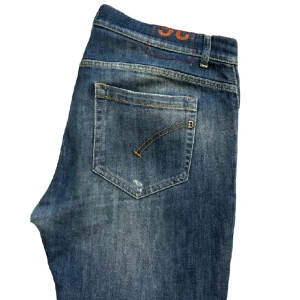 Dondup Jeans - Dondup Jeans i modellen George. Jeansen är i storlek 36 men Dondup har mindre storlekar så skulle säga att de sitter mer som 34. Passar dig som är runt 180-183. Väldigt bra skick, det enda är att ett stygn har lossnat på lappen på insidan av jeansen.