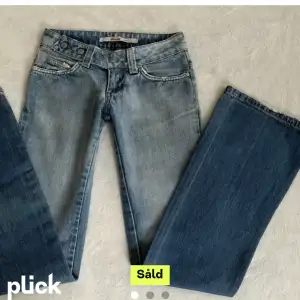 jeans ifrån only i storlek 25/30💖midjemått 35 rakt över och innerbenslängden ca 75💖(har gått sönder lite, skriv privat för bild)