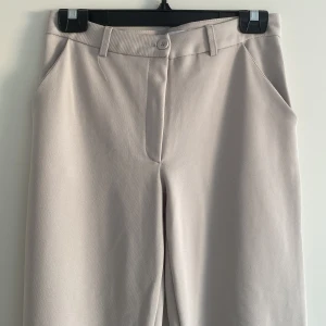 Kostymbyxor  - Kostymbyxor från lager157, raka och lågmidjade! 🤍