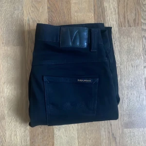 Nudie jeans - Ritkigt feta Nudie jeans i väldigt bra skick! Priset går att diskuteras vid snabb affär. Fraktar Max 24 timmar efter köp🍾 skriv vid funderingar🍾🍾