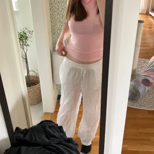 Linnebyxor  - Säljer jättefina linnebyxor i strl S!  Säljer dem för 300 originalpris är 500 kr!  Säljer dem för att jag inte använder dem något! 💗  Betalning via Swish! 