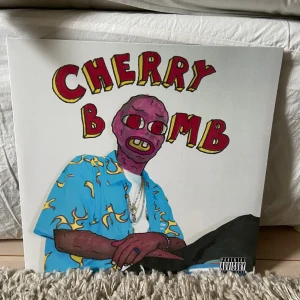 Tyler, the creator vinyl - Tyler, the creator vinyl skiva säljes i nästan nyskick, endast öppnat och spelat fåtal gånger. Om du är intresserad av fler skivor jag säljer så kanske vi kan fixa paketpris. Skriv till mig om du undrar något om till exempel press/skick. 