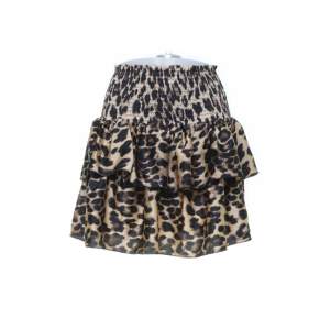 Säljer denna jätte gulliga leopard kjol, perfekt till sommaren! 💞 Köpt på Sellpy 💞 Märket är shk paris och den är i storlek s men är väldigt stretchig så passar fler! Hör av er vid frågor ❤️