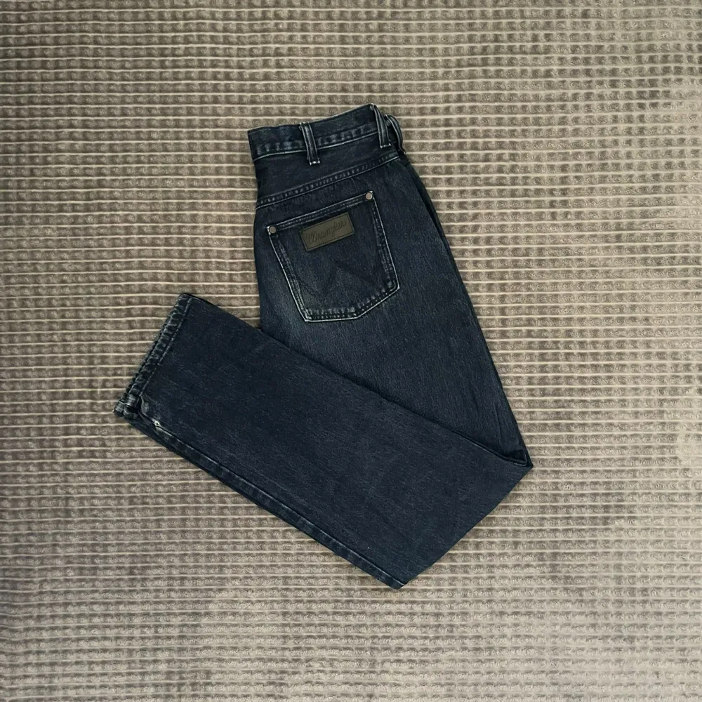Nypris 1000, säljer för 400. Storlek W30 x L34. Perfekt för dig som är lång och smal.. Jeans & Byxor.