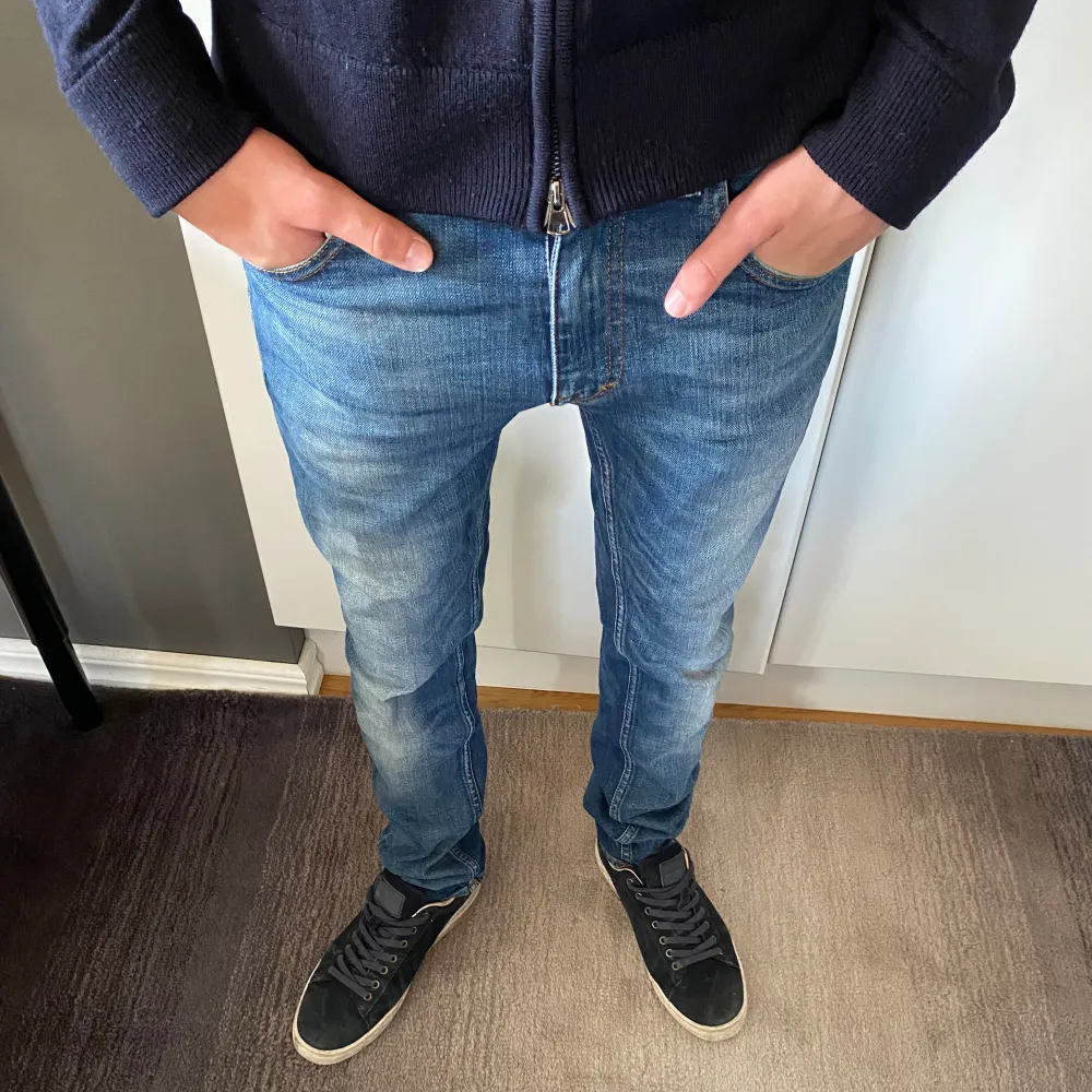 Säljer nu dessa tiger of Sweden jeans i nyskick. Modellen är 180cm. Bara att höra av er vid frågor eller funderingar.. Jeans & Byxor.