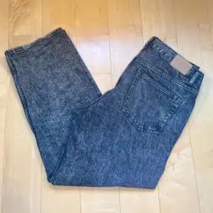 Riktigt feta jeans från weekday av modellen Galaxy! Bra skick och sparsamt använda!  Tveka inte att höra av er för frågor eller fler bilder! 😃