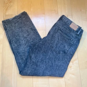 Weekday Galaxy Jeans - Riktigt feta jeans från weekday av modellen Galaxy! Bra skick och sparsamt använda!  Tveka inte att höra av er för frågor eller fler bilder! 😃