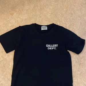 Gallery dept t shirt  - Helt ny storlek S 