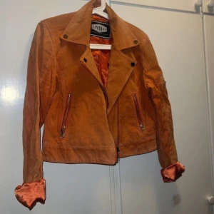 Mocka jacka  - Mocka jacka i jättefint skick.  Storlek S