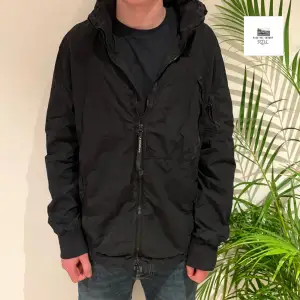 C.P Company jacka | Skick: 9/10 | Size - 52/L  | Pris - 1399kr | Nypris - ca 6000kr | Finns även en justerbar luva |Modellen är ca 182cm lång | Hör av dig vid minsta fråga eller fundering // RDL