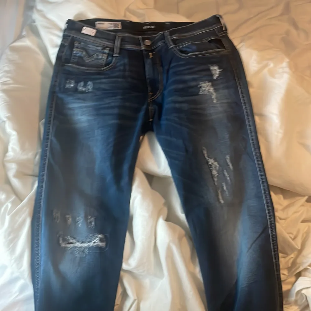 Säljer nu mina replay hyperflex jeans som jag har använt 1 gång så 10/10  Kvalitet Köptes för 2000 Får med allt  Kan vissa digitalt kvitto   . Jeans & Byxor.