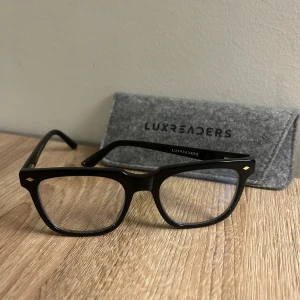 Blue light glasögon - Riktigt shyssta blue light glasögon från luxreaders. Ingen styrka på dom och dom är helt nya oanvända
