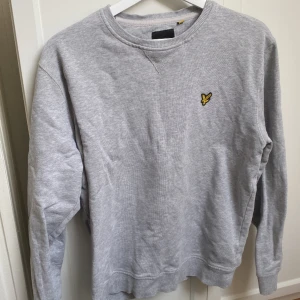 Lyle & scott tröja - Fin tröja i bra skick, storlek M liten i storleken. Säljer för 100 kr