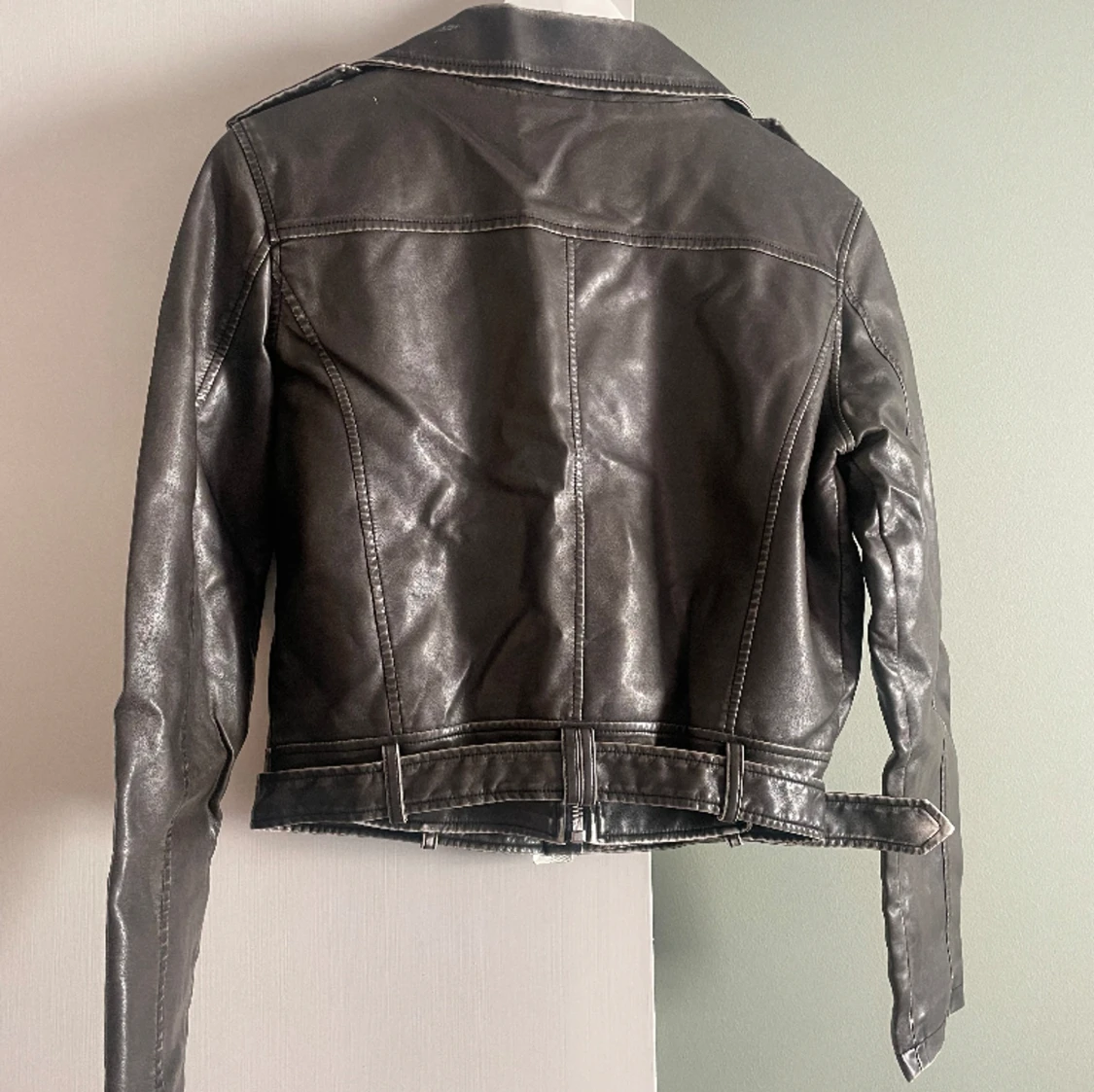 Jacka i fejk-skinn - 90