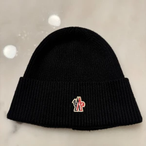 säljer min mössa jag knappt använt den enbart en gång  - Perfekt skick nästintill oanvänd 