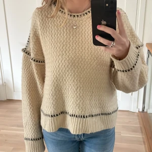 Stickad tröja - Knappt använd 