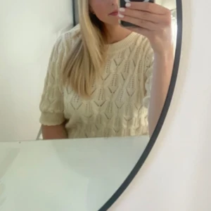 Stickad t shirt - Stickad t shirt från Zalando💓 storlek M