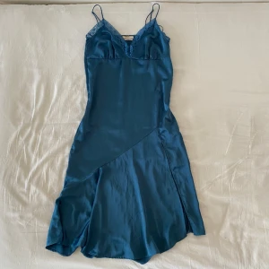 Slip dress vintage stil spets slits  - Supersnygg!! 