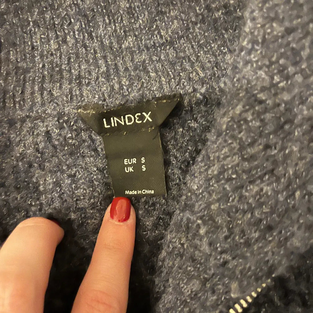 Stickad tröja från Lindex 🩵 120kr . Tröjor & Koftor.